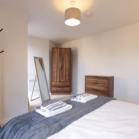 Southbank Leeds Apartment. New! With Free Parking Extérieur photo