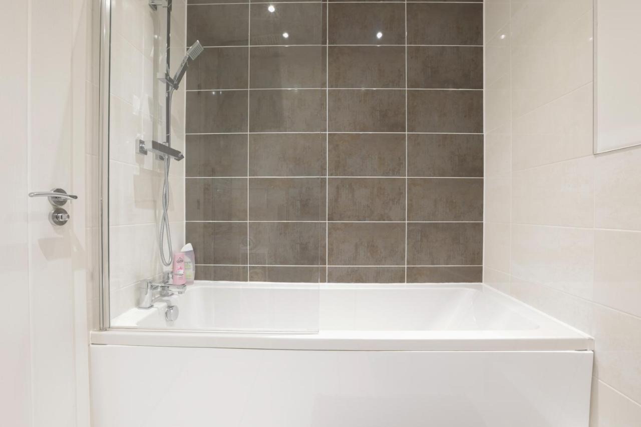 Southbank Leeds Apartment. New! With Free Parking Extérieur photo